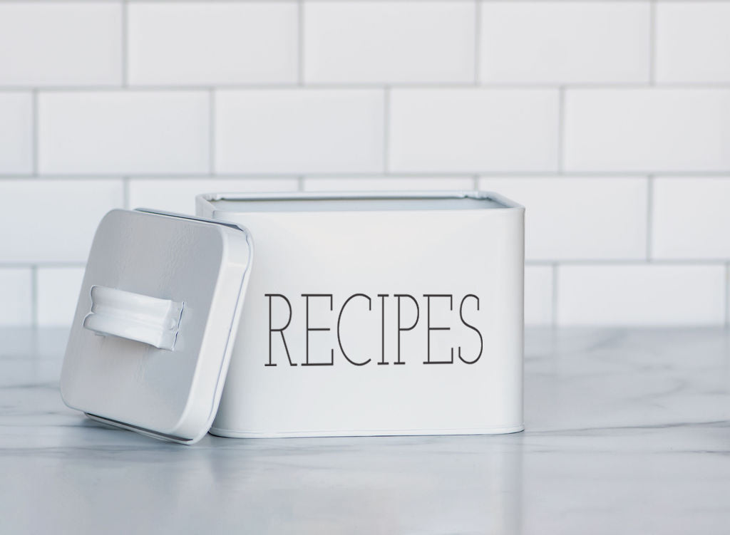 Galvanized Steel Modern Recipe Tin can provide a nice farmhouse accent to your kitchen or living space. Made of high-quality metal and is perfect for storing recipes 